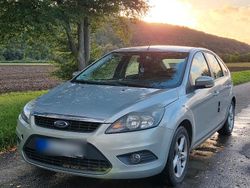 Silber Gebraucht 2009 Ford Focus Limousine | 2.000 € (Etwas zu teuer)