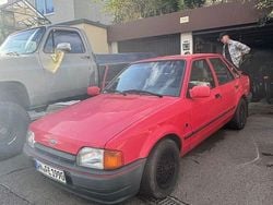 Rot Gebraucht 1990 Ford Escort Limousine | 650 €