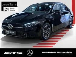 Schwarz metalliclack kosmosschwarz metallic Gebraucht 2024 Mercedes A180 Progressive Limousine | 29.590 € (Fairer Preis)