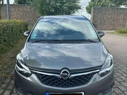 Grau Gebraucht 2016 Opel Zafira Edition Van / Kleinbus | 11.400 € (Fairer Preis)