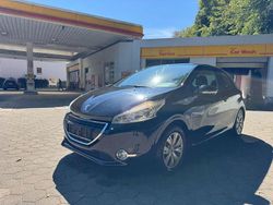 Schwarz Gebraucht 2013 Peugeot 208 Active Kleinwagen | 3.990 € (Guter Preis)