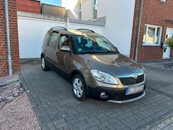 Braun Gebraucht 2013 Skoda Roomster Plus Edition Van / Kleinbus | 4.300 € (Fairer Preis)