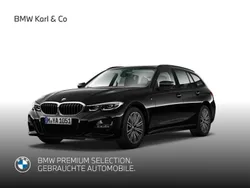 Black sapphire metallic Gebraucht 2022 BMW 320 M Sport Kombi | 33.288 € (Guter Preis)