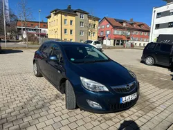 Blau Gebraucht 2011 Opel Astra Design Edition Limousine | 4.400 € (Etwas zu teuer)