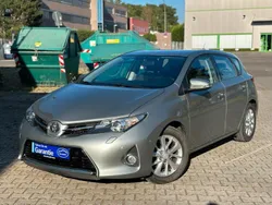 Grau Gebraucht 2014 Toyota Auris Life+ Kombi | 7.990 € (Guter Preis)