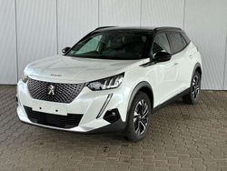 Pearl white / dach schwarz Gebraucht 2022 Peugeot e-2008 GTi SUV | 18.250 € (Fairer Preis)