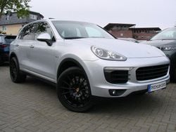 Rhodium silver metallic Gebraucht 2017 Porsche Cayenne SUV | 28.980 € (Superpreis)
