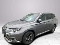 Grau Gebraucht 2020 Mitsubishi Outlander P-HEV Plus SUV | 24.422 € (Fairer Preis)