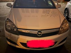 Weiß Gebraucht 2008 Opel Astra GTC Coupé | 2.500 € (Guter Preis)