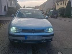 Silber Gebraucht 2004 VW Golf IV Kleinwagen | 3.300 €