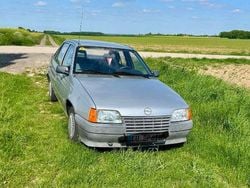 Silber Gebraucht 1986 Opel Kadett Limousine | 3.850 €