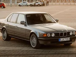 Grau Gebraucht 1991 BMW 730 Limousine | 13.700 €