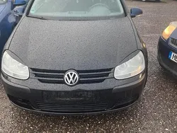 Schwarz Gebraucht 2004 VW Golf V Kleinwagen | 950 € (Superpreis)