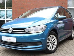 Blau Gebraucht 2017 VW Touran Comfortline Van / Kleinbus | 15.990 € (Fairer Preis)