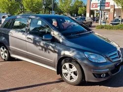 Grau Gebraucht 2009 Mercedes 200 Limousine | 3.500 € (Fairer Preis)