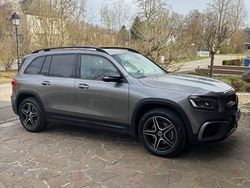 Grau Gebraucht 2024 Mercedes GLB200 SUV | 44.000 € (Teuer)
