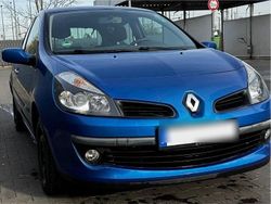 Blau Gebraucht 2006 Renault Clio II Kleinwagen | 850 € (Guter Preis)