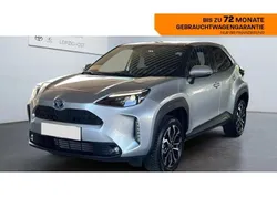 Shimmering silver metallic Gebraucht 2024 Toyota Yaris Hybrid Connect Style | 26.490 € (Fairer Preis)