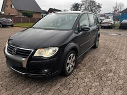 Schwarz Gebraucht 2010 VW Touran Cross Van / Kleinbus | 4.950 € (Guter Preis)