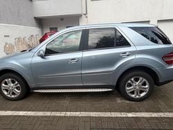 Blau Gebraucht 2007 Mercedes ML350 SUV | 11.000 €