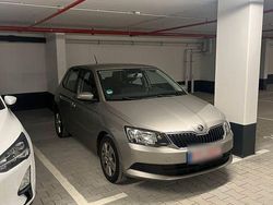 Grau Gebraucht 2017 Skoda Fabia Style Kleinwagen | 10.000 € (Fairer Preis)