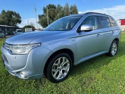 Blau Gebraucht 2016 Mitsubishi Outlander P-HEV Top SUV | 14.500 € (Superpreis)