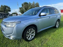 Blau Gebraucht 2016 Mitsubishi Outlander P-HEV Top SUV | 15.000 € (Superpreis)