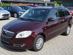 Rot Gebraucht 2010 Skoda Fabia Ambiente Kleinwagen | 2.490 € (Guter Preis)