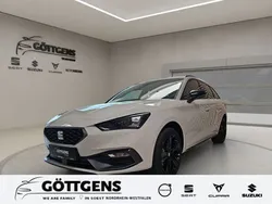 Weiß Neu 2025 Seat Leon Black Edition Limousine | 36.790 € (Teuer)