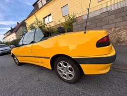 Gelb Gebraucht 2001 Peugeot 306 Cabriolet Cabrio | 2.700 €