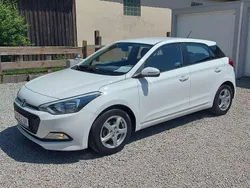 Polar white / sol Gebraucht 2016 Hyundai i20 Kleinwagen | 7.690 € (Guter Preis)