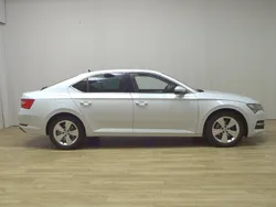 Weiss Gebraucht 2020 Skoda Superb Ambition Limousine | 22.980 € (Guter Preis)