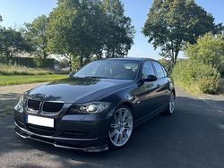 Grau Gebraucht 2005 BMW 320 Limousine | 9.900 €