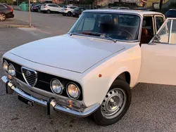 Weiß Gebraucht 1973 Alfa Romeo 2000 Limousine | 36.000 €