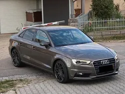 Grau Gebraucht 2016 Audi A3 Ambiente Limousine | 17.900 € (Etwas zu teuer)