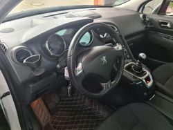 Orange Gebraucht 2014 Peugeot 5008 Allure Van / Kleinbus | 4.700 € (Etwas zu teuer)