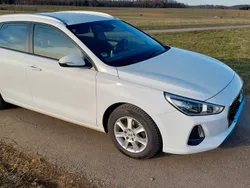Weiß Gebraucht 2017 Hyundai i30 Select Kombi | 9.600 € (Guter Preis)