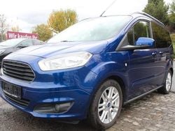 Blau Gebraucht 2017 Ford Tourneo Courier Titanium Van / Kleinbus | 8.999 € (Guter Preis)