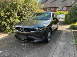 Grau Gebraucht 2021 Mazda MX30 Comfort SUV | 15.990 € (Fairer Preis)