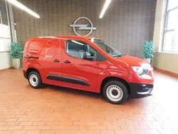 Rot Gebraucht 2021 Opel Combo Edition Van / Kleinbus | 15.950 € (Fairer Preis)