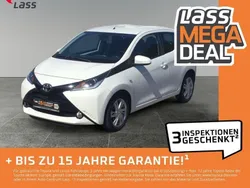 Weiss Gebraucht 2015 Toyota Aygo X-play Kleinwagen | 8.380 € (Etwas zu teuer)