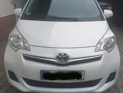 Weiß Gebraucht 2012 Toyota Verso-S Van / Kleinbus | 7.900 € (Guter Preis)
