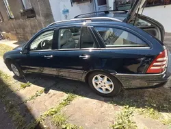 Blau Gebraucht 2003 Mercedes C200 Avantgarde Kombi | 1.500 €