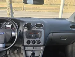 Silber Gebraucht 2011 Ford Focus Limousine | 1.400 € (Superpreis)