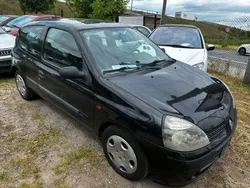 Schwarz Gebraucht 2002 Renault Clio II | 600 € (Guter Preis)