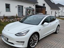Weiß Gebraucht 2025 Tesla Model 3 Performance Limousine | 25.999 €