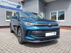 Blau metallic Neu 2024 VW Tiguan Life SUV | 37.900 € (Guter Preis)