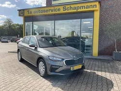 Graphitegrau metallic Gebraucht 2024 Skoda Scala Kleinwagen | 18.890 € (Superpreis)