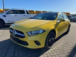 Gelb Gebraucht 2022 Mercedes A180 Style Limousine | 21.980 € (Guter Preis)
