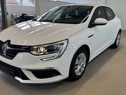 Weiß Gebraucht 2017 Renault Mégane IV Life Limousine | 10.990 € (Fairer Preis)